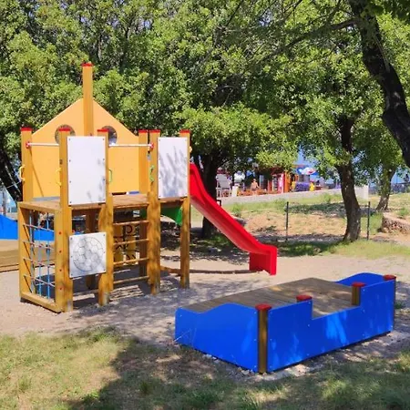 Dom wakacyjny Small Camp